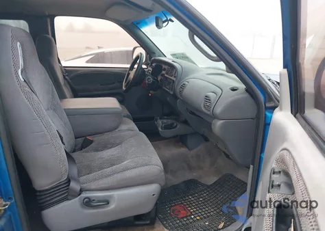 1998 Dodge Ram 1500 St из США, поврежденный, VIN 1B7HC13Y4WJ258915